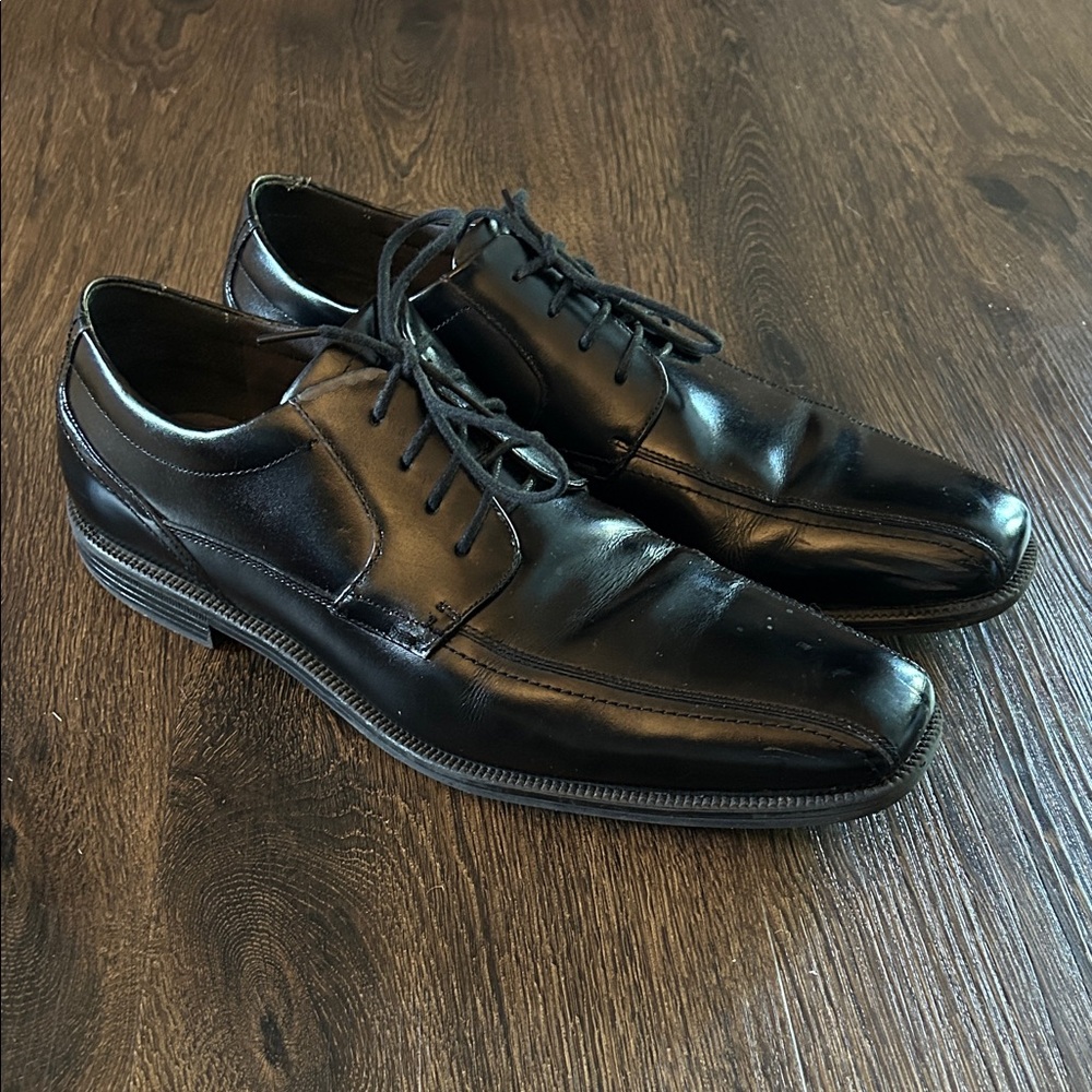 Florsheim Black Leather Oxfords